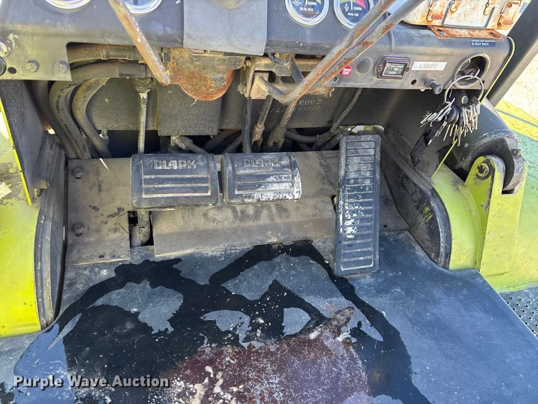 image for item EN5919 Clark C500-YS100 forklift