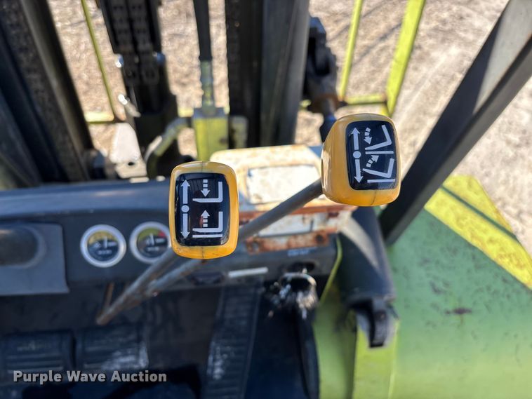 image for item EN5919 Clark C500-YS100 forklift