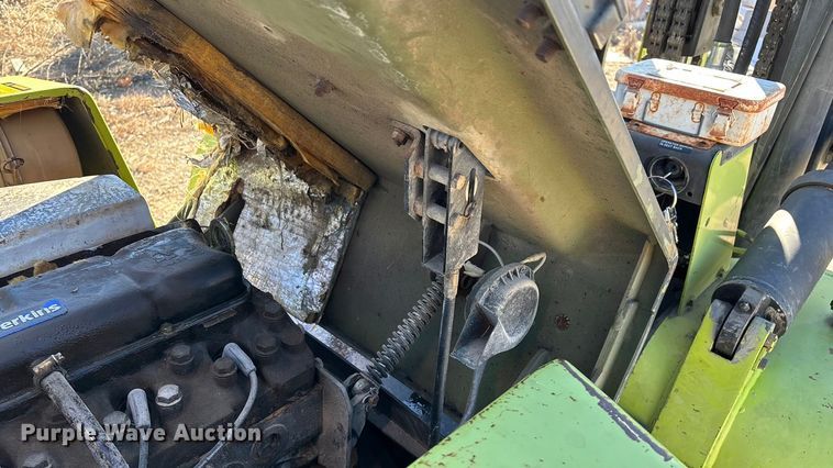 image for item EN5919 Clark C500-YS100 forklift