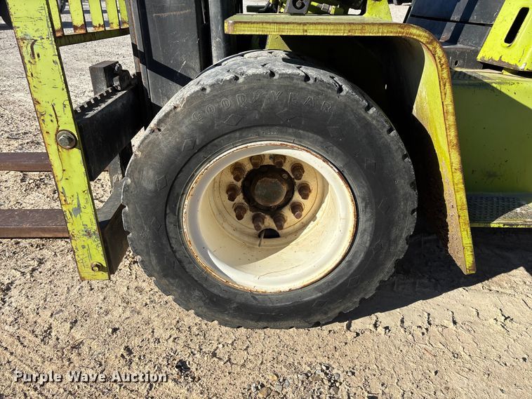 image for item EN5919 Clark C500-YS100 forklift