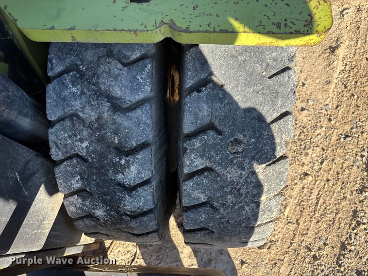 image for item EN5919 Clark C500-YS100 forklift