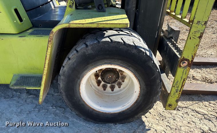 image for item EN5919 Clark C500-YS100 forklift