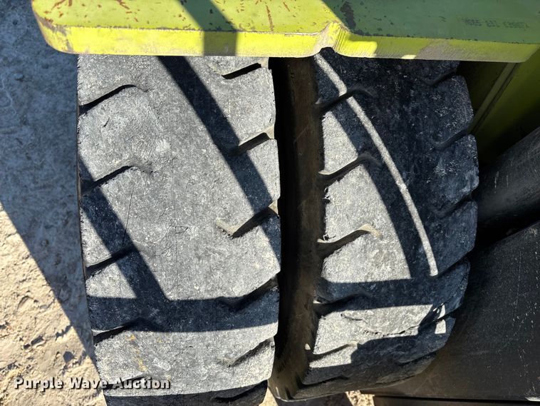 image for item EN5919 Clark C500-YS100 forklift