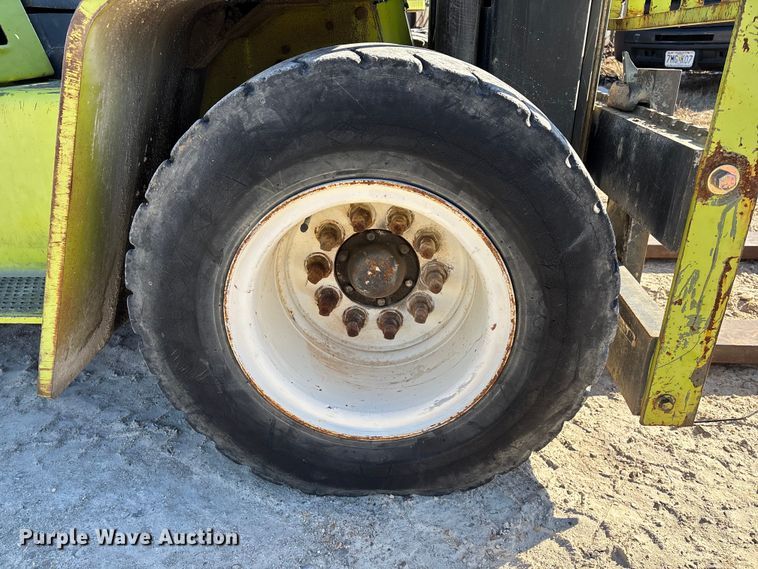 image for item EN5919 Clark C500-YS100 forklift