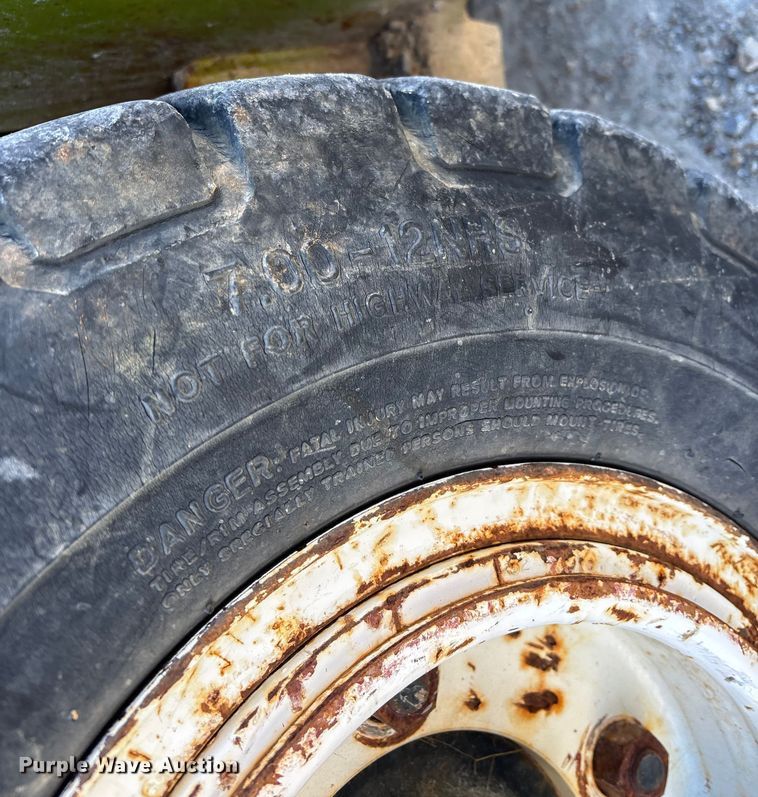 image for item EN5919 Clark C500-YS100 forklift