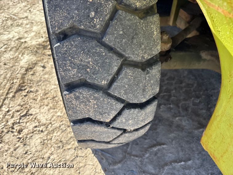 image for item EN5919 Clark C500-YS100 forklift