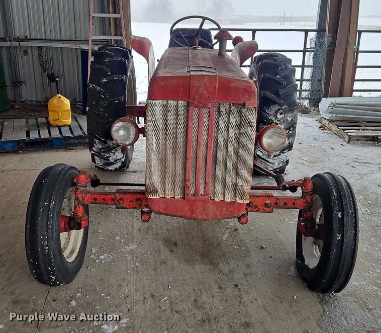 image for item EO4866 International B414 tractor