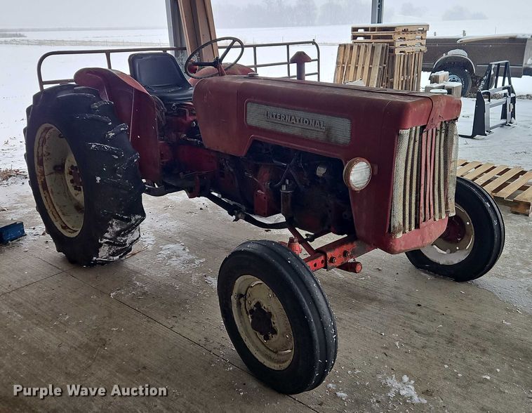 image for item EO4866 International B414 tractor