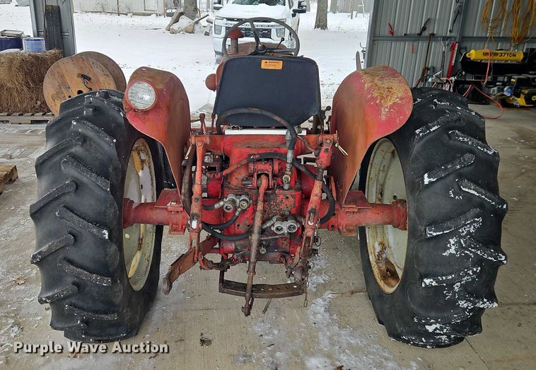 image for item EO4866 International B414 tractor