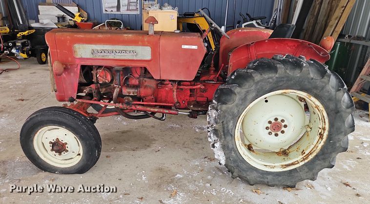 image for item EO4866 International B414 tractor