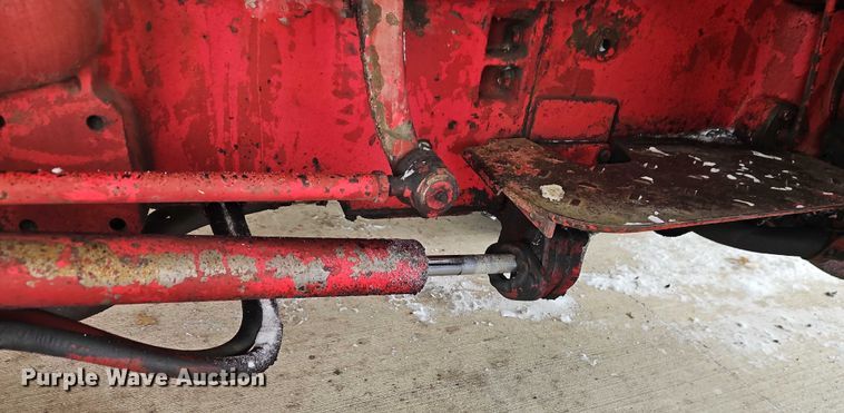 image for item EO4866 International B414 tractor