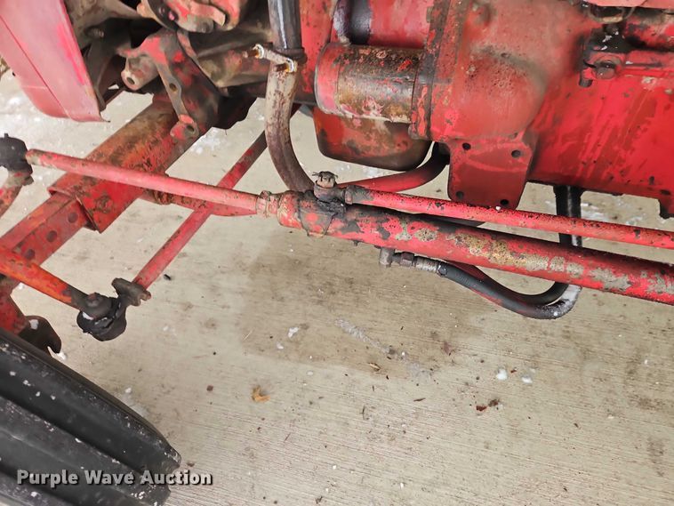 image for item EO4866 International B414 tractor