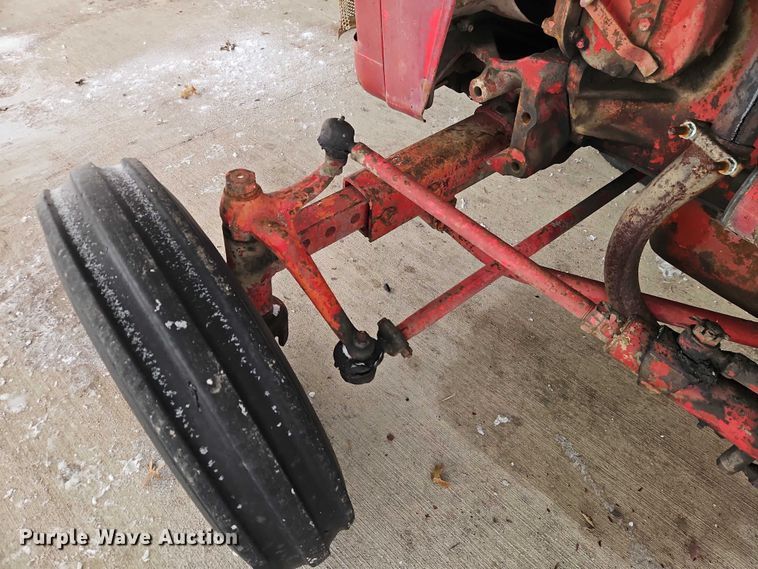 image for item EO4866 International B414 tractor