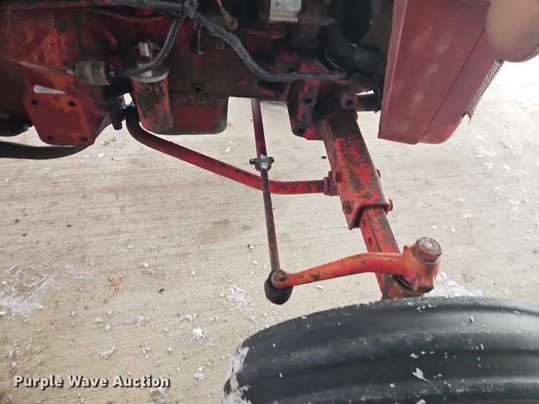 image for item EO4866 International B414 tractor