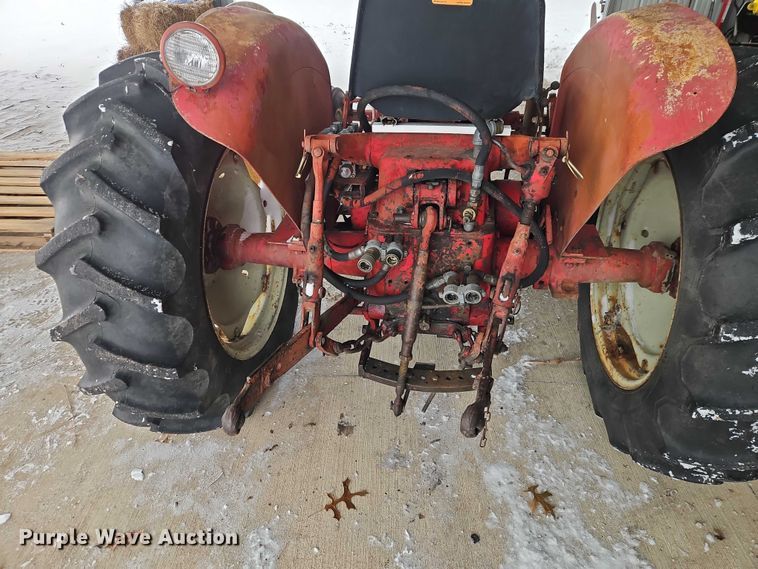 image for item EO4866 International B414 tractor