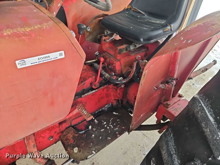 image for item EO4866 International B414 tractor