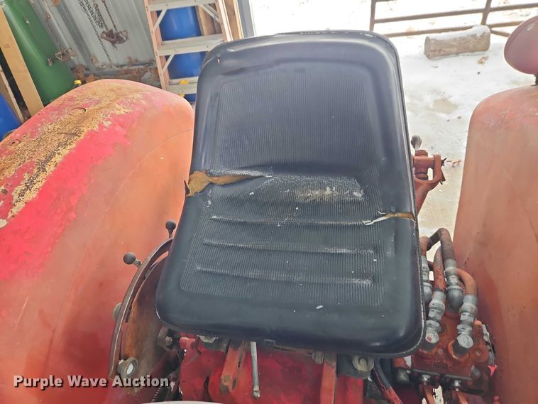 image for item EO4866 International B414 tractor