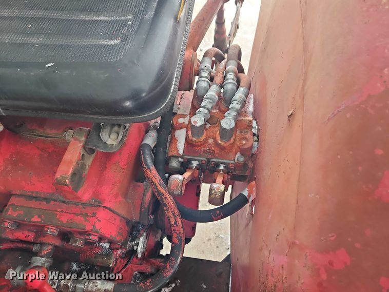 image for item EO4866 International B414 tractor