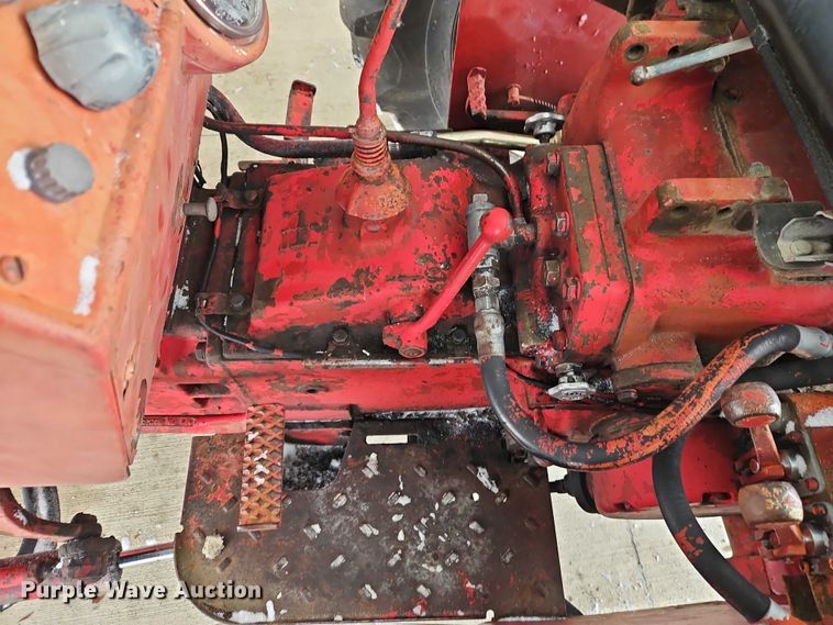 image for item EO4866 International B414 tractor