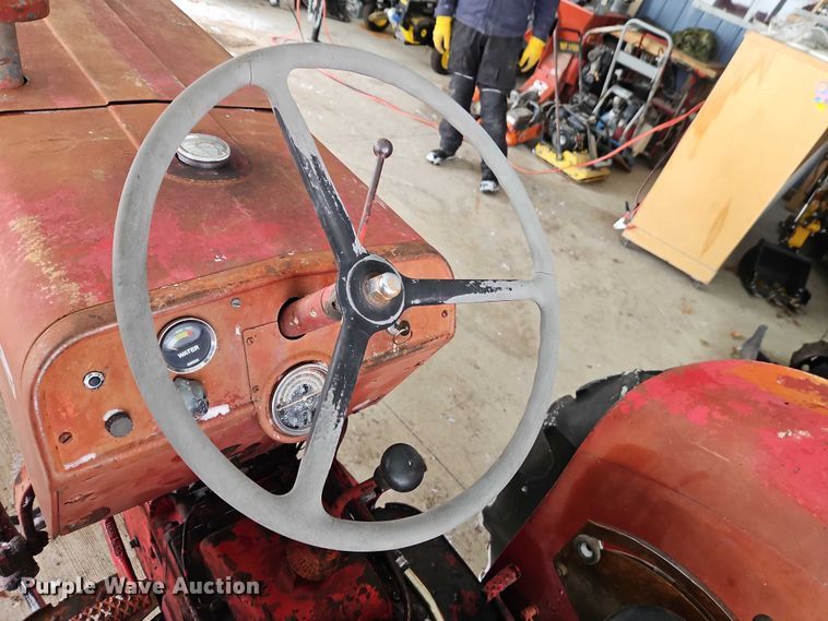 image for item EO4866 International B414 tractor