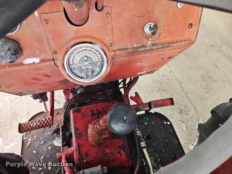 image for item EO4866 International B414 tractor