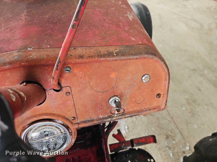 image for item EO4866 International B414 tractor