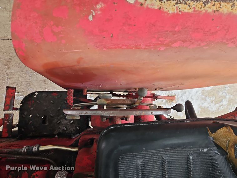 image for item EO4866 International B414 tractor