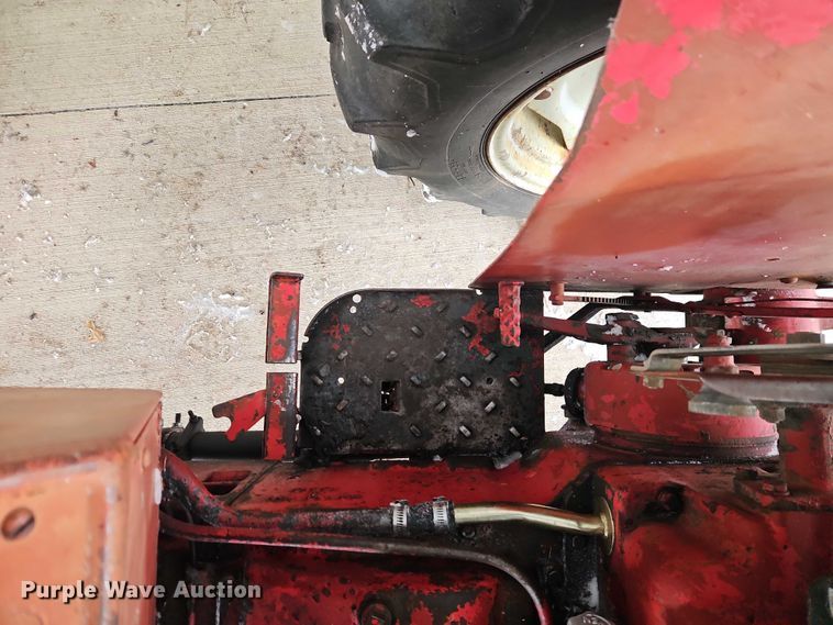 image for item EO4866 International B414 tractor