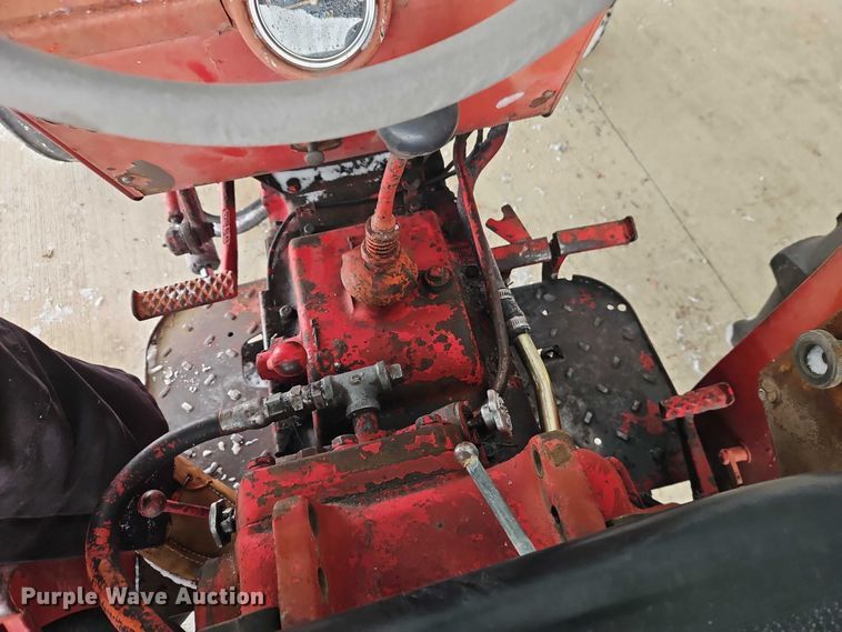 image for item EO4866 International B414 tractor