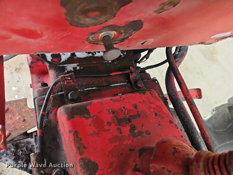 image for item EO4866 International B414 tractor