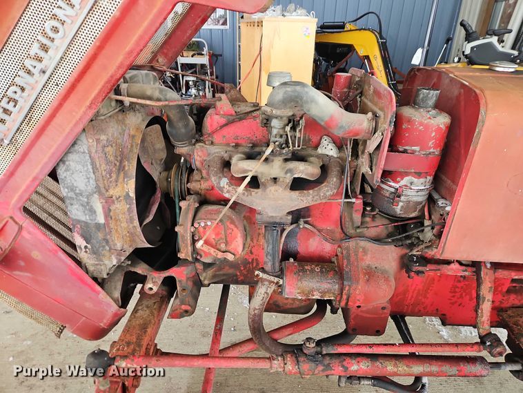 image for item EO4866 International B414 tractor