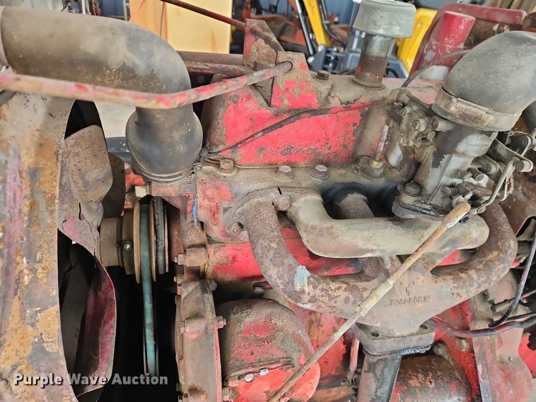 image for item EO4866 International B414 tractor