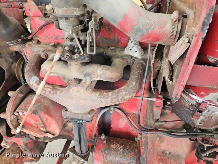 image for item EO4866 International B414 tractor