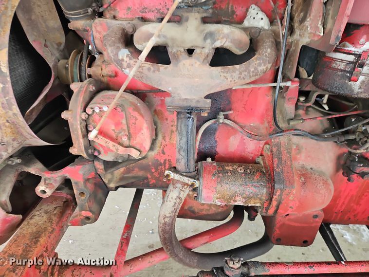 image for item EO4866 International B414 tractor