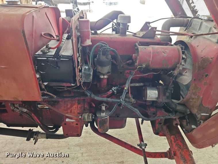 image for item EO4866 International B414 tractor