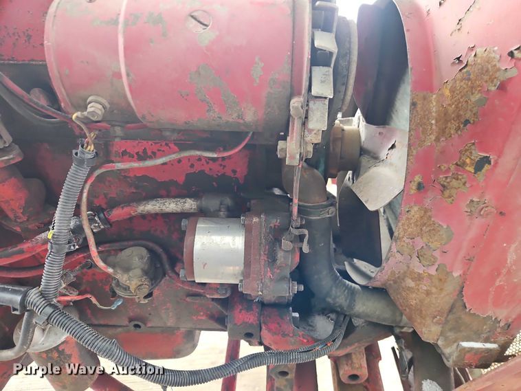 image for item EO4866 International B414 tractor