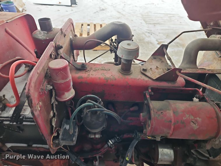 image for item EO4866 International B414 tractor