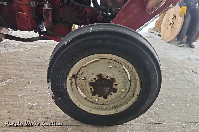 image for item EO4866 International B414 tractor