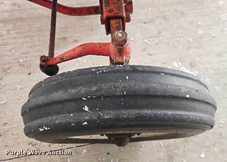 image for item EO4866 International B414 tractor