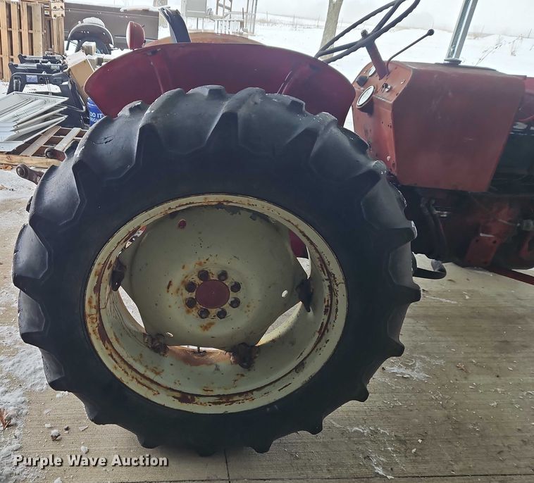 image for item EO4866 International B414 tractor