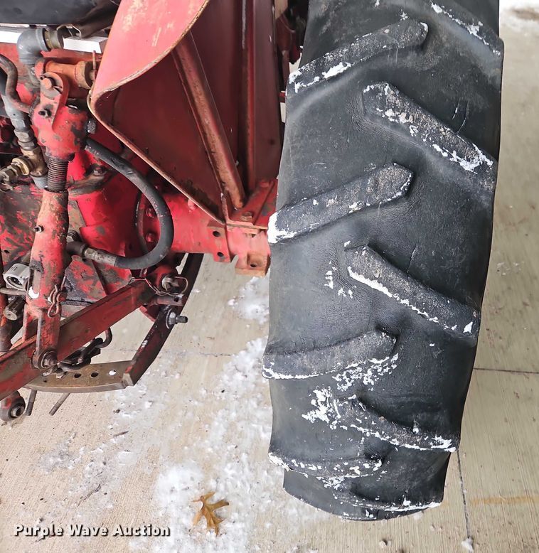 image for item EO4866 International B414 tractor