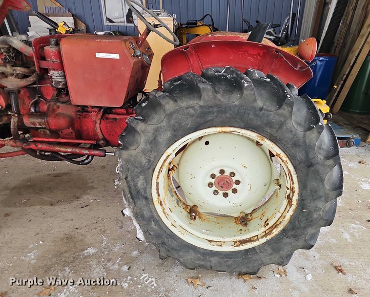 image for item EO4866 International B414 tractor