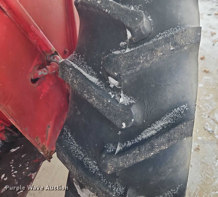 image for item EO4866 International B414 tractor