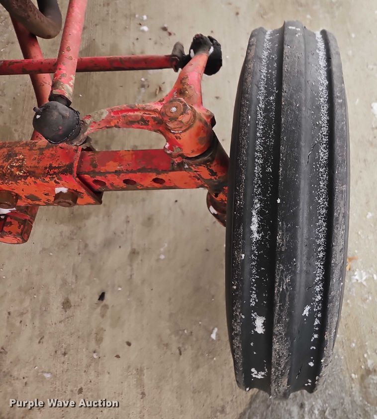 image for item EO4866 International B414 tractor