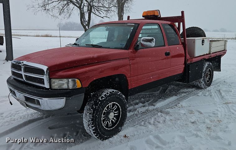 image for item EO4870 1997 Dodge Ram 2500 Club Cab flatbed pickup truck