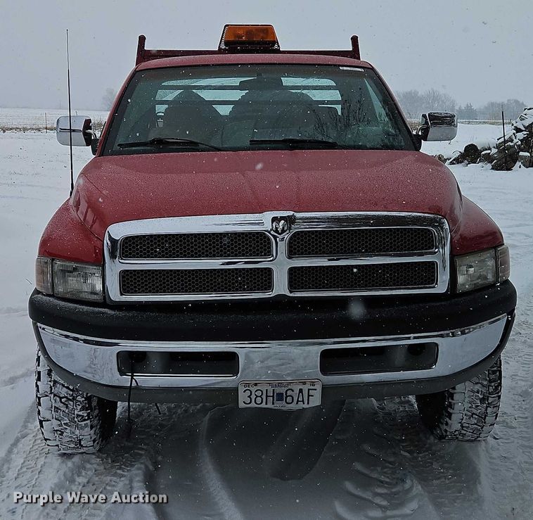 image for item EO4870 1997 Dodge Ram 2500 Club Cab flatbed pickup truck