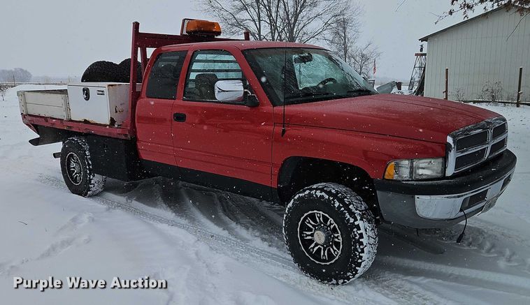 image for item EO4870 1997 Dodge Ram 2500 Club Cab flatbed pickup truck