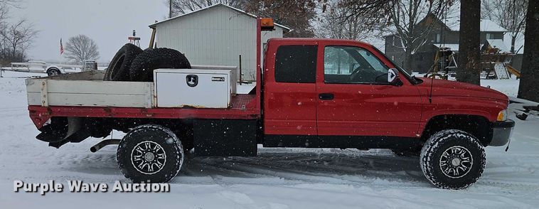 image for item EO4870 1997 Dodge Ram 2500 Club Cab flatbed pickup truck