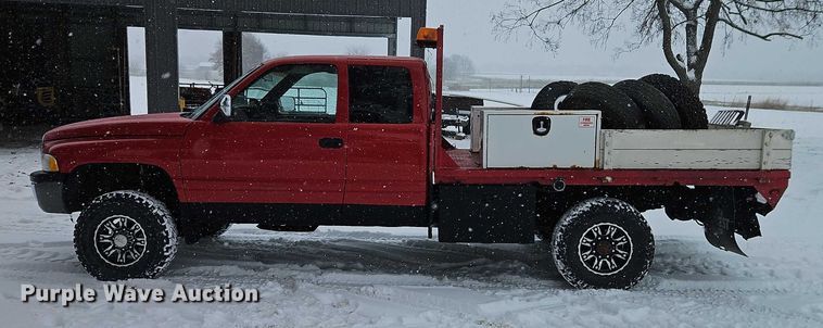image for item EO4870 1997 Dodge Ram 2500 Club Cab flatbed pickup truck