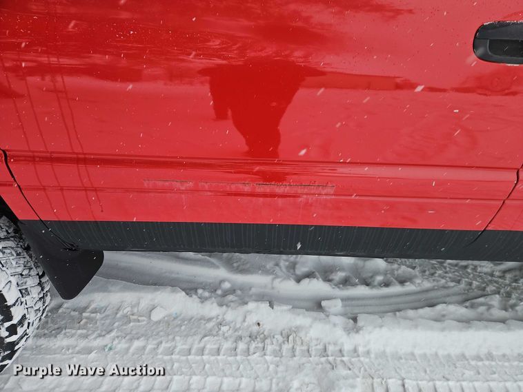 image for item EO4870 1997 Dodge Ram 2500 Club Cab flatbed pickup truck